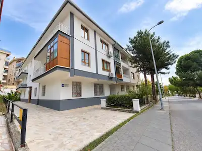 SUBAYEVLERİNDE GENİŞ BAHÇELİ SATILIK 2+1 MASRAFSIZ DAİRE