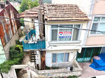 RUMELI KAVAĞI’ DA & 2 KATLI 284 M2 BAHÇELI EV FIRSATI