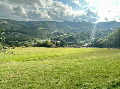 ATAKUM KURUGÖKÇE'DE GÖL VE DOĞA MANZARALI 4168 M² SATILIK TARLA