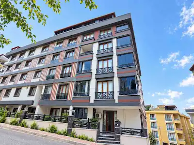 ÇEKMEKÖY MERKEZ MAHALLESİ’NDE 5+2, AYRI GİRİŞLİ, 200 M² ÇATI DUBLEKSİ