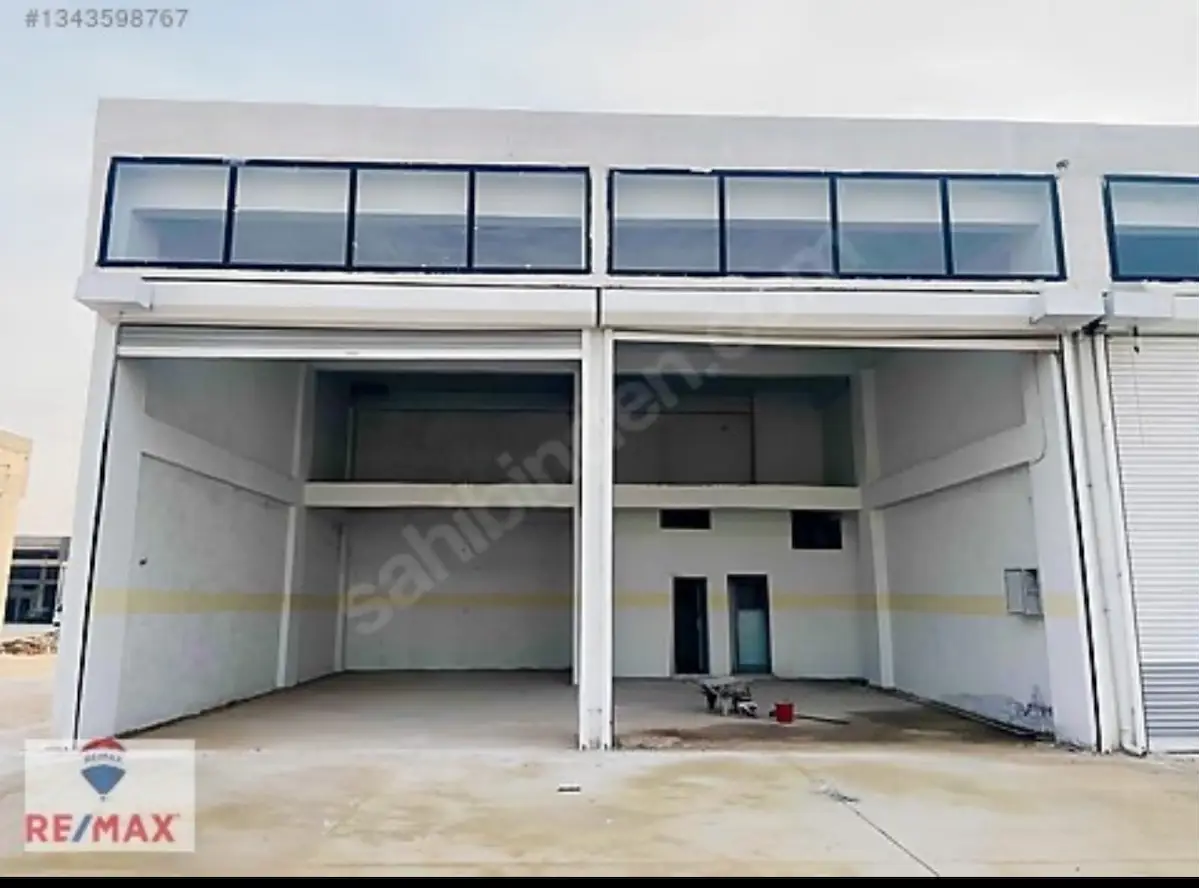 MEGA SANAYİDE KÖŞE BAŞI DÜKKAN