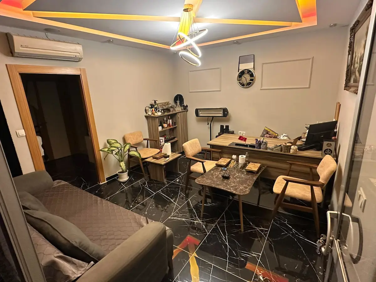 RE/MAX RİNA GÜVENCESİYLE ÇİFTLİKKÖY'DE KİRALIK EŞYALI OFİS