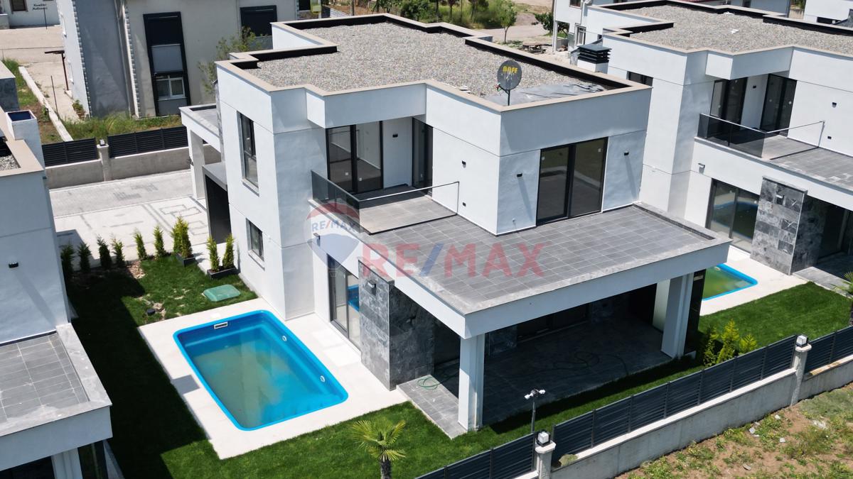 KARTEPE DE SİTE İÇİ SIFIR MÜSTAKİL HAVUZLU 4+1 SATILIK VİLLA