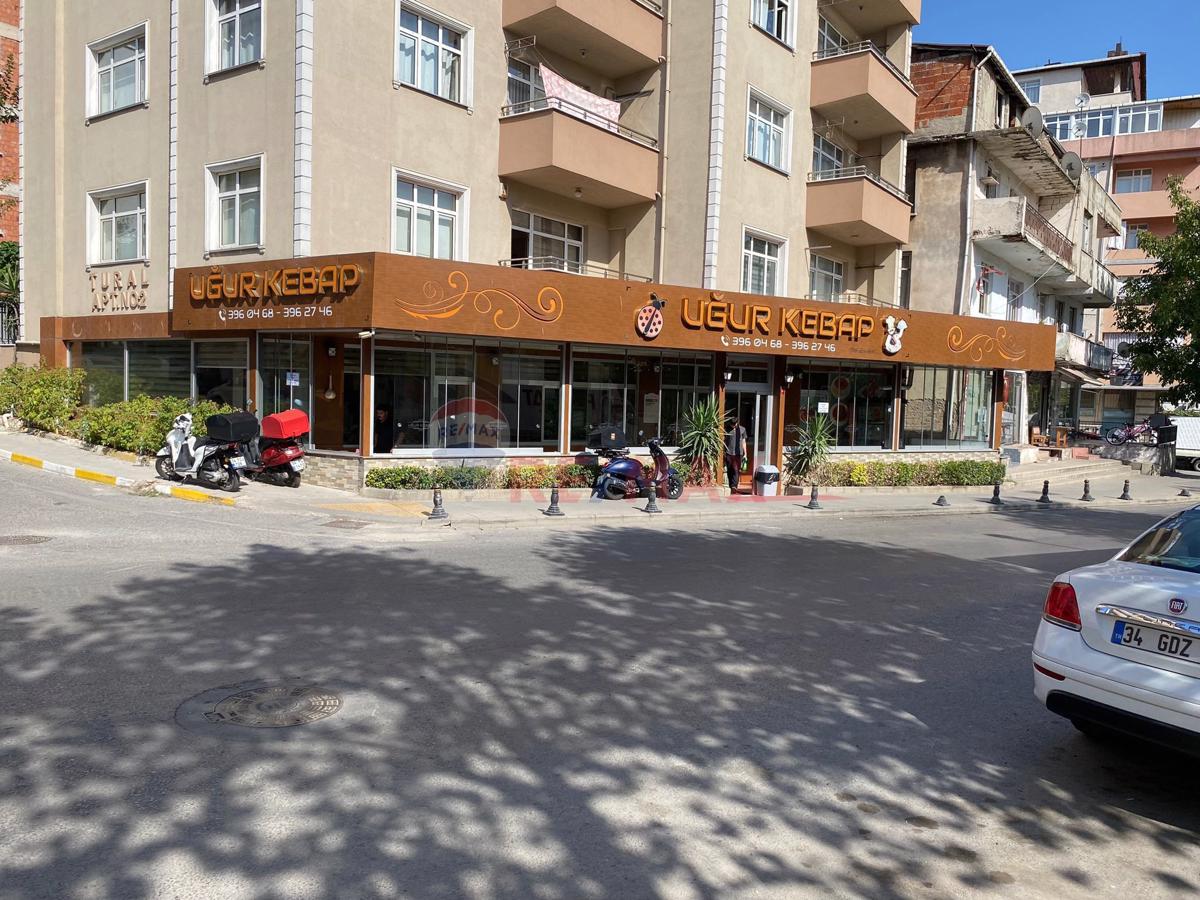 Pendik Kaynarca cadde üstünde 15 metre cepheli 320 m2 net dükkan