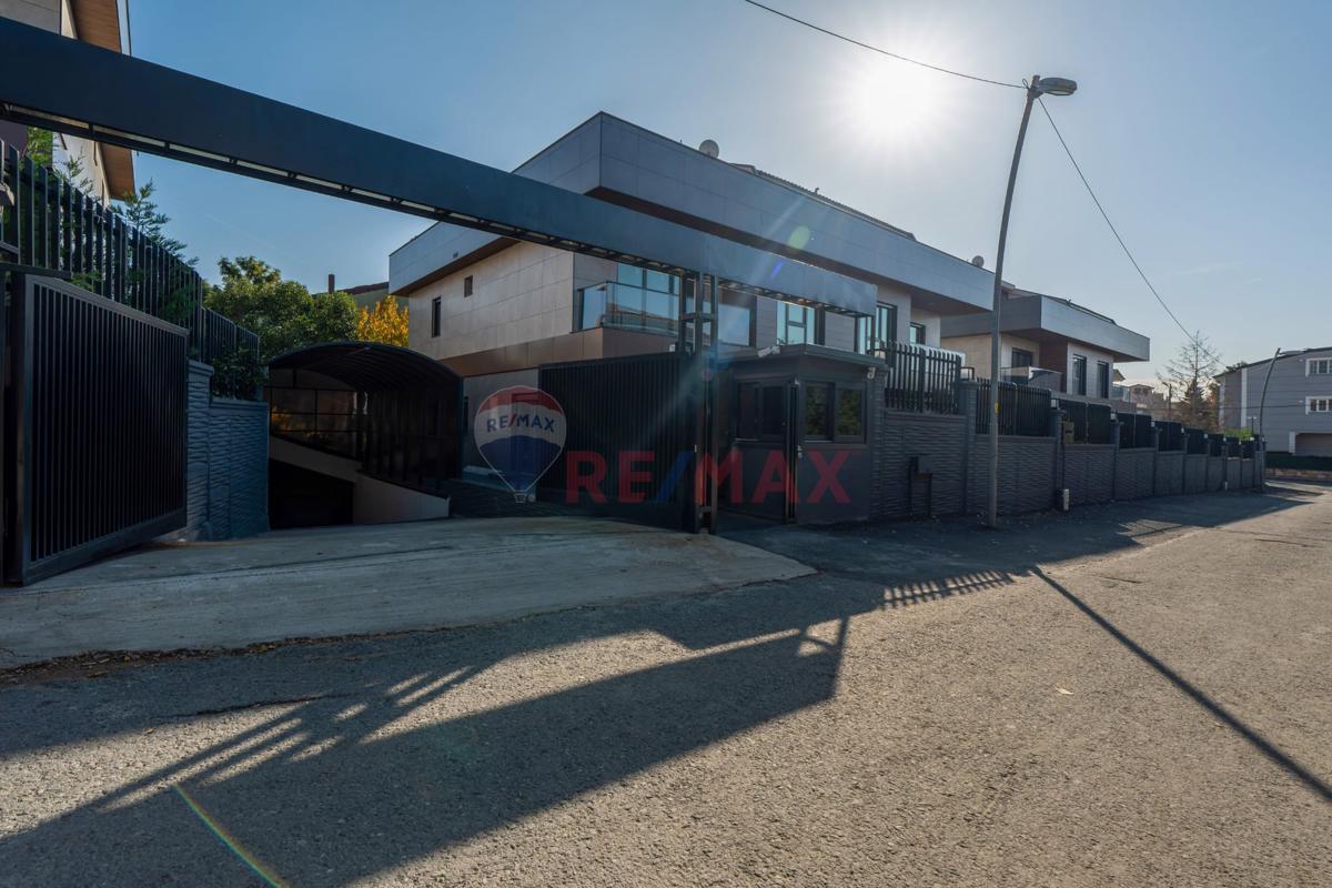 GÜZELCE  MH. DENİZ MANZARALI SATILIK 380 M2  TRİPLEKS 6+2  SIFIR VİLLA