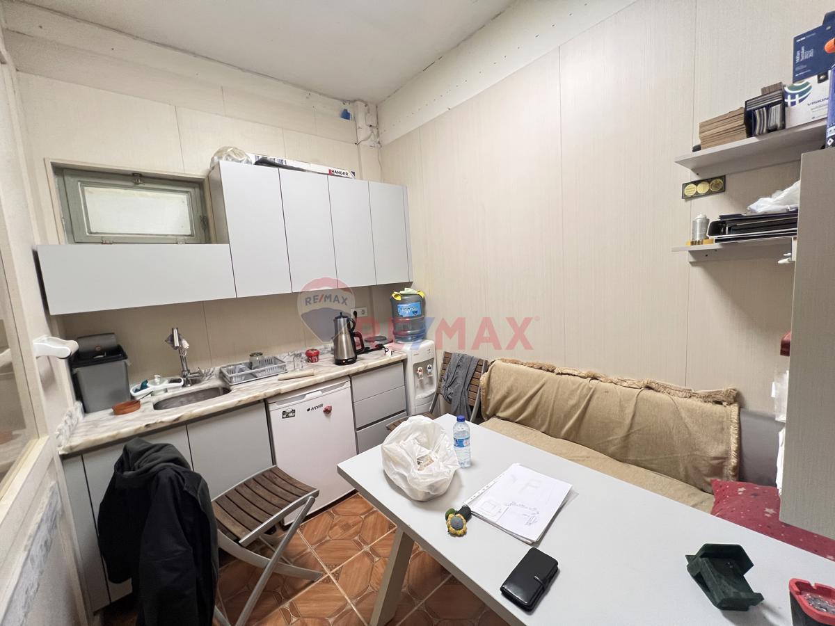 KARTALTEPE'DE, KÖŞE BAŞINDA ALTLI ÜSTLÜ 2 AYRI TAPULU YATIRIMLIK DÜKKAN!