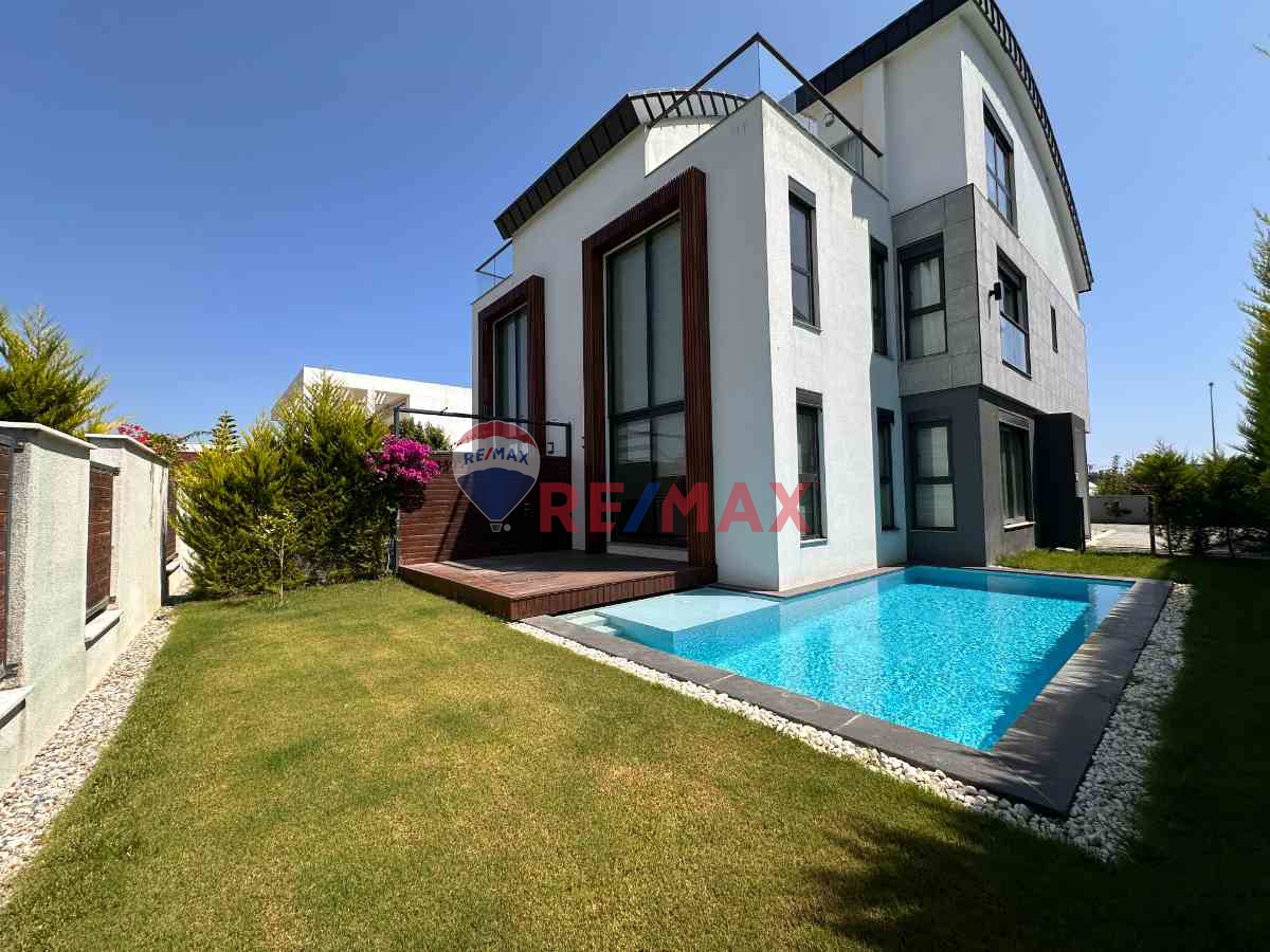 SİTE İÇERİSİNDE EŞYALI ÖZEL HAVUZLU 5+1 KİRALIK LÜKS VİLLA