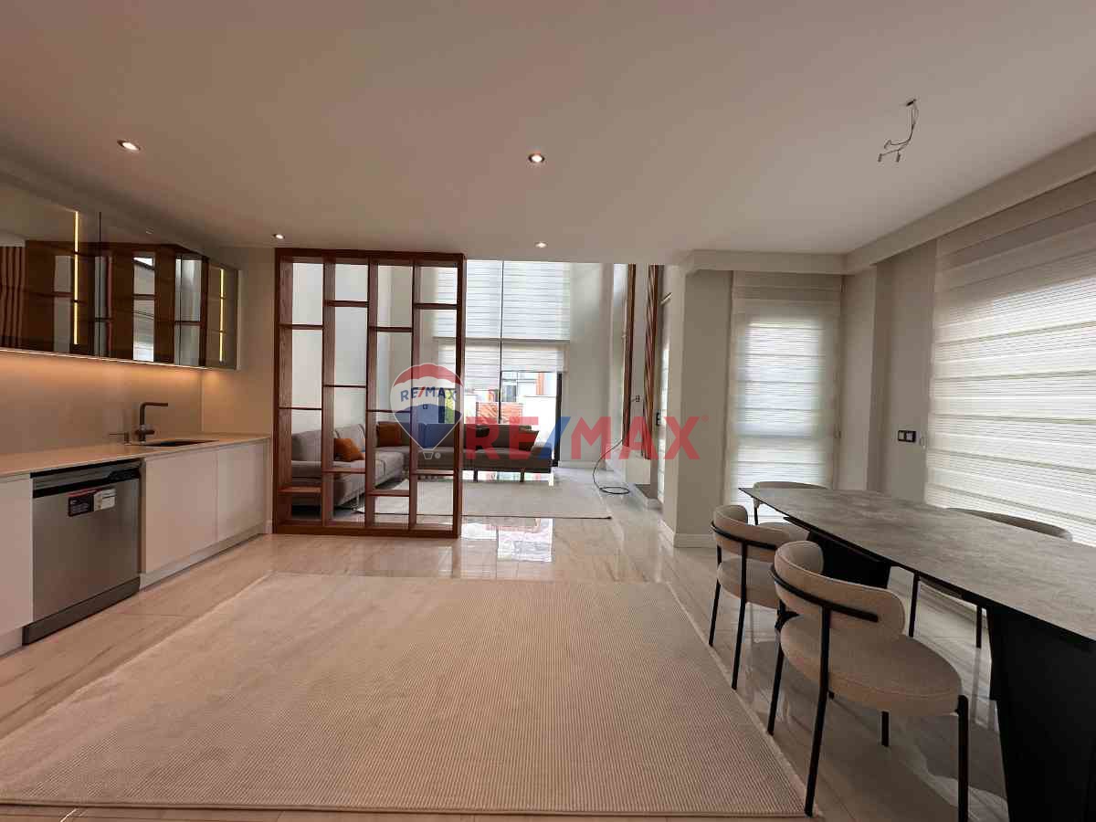 SİTE İÇERİSİNDE EŞYALI ÖZEL HAVUZLU 5+1 KİRALIK LÜKS VİLLA