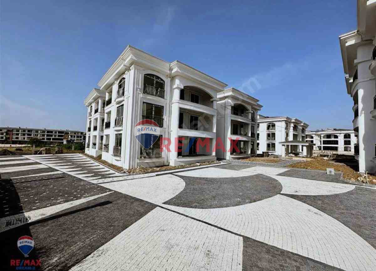 REMAX'DEN KARTEPE'DE SİTE İÇİ HAVUZLU GÜVENLİKLİ 3+1 DAİRE