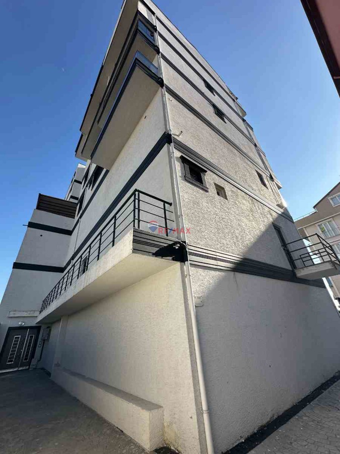 KOCAELİ ÇAYIROVA ÖZGÜRLÜK MAH. 111 M² 2+1 SATILIK LÜX DAİRE