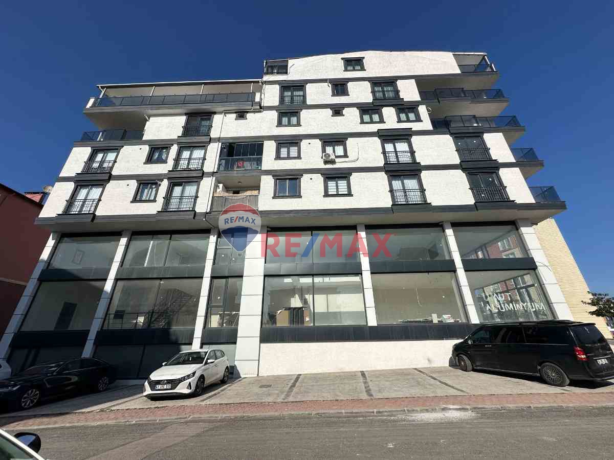 KOCAELİ ÇAYIROVA ÖZGÜRLÜK MAH. 111 M² 2+1 SATILIK LÜX DAİRE