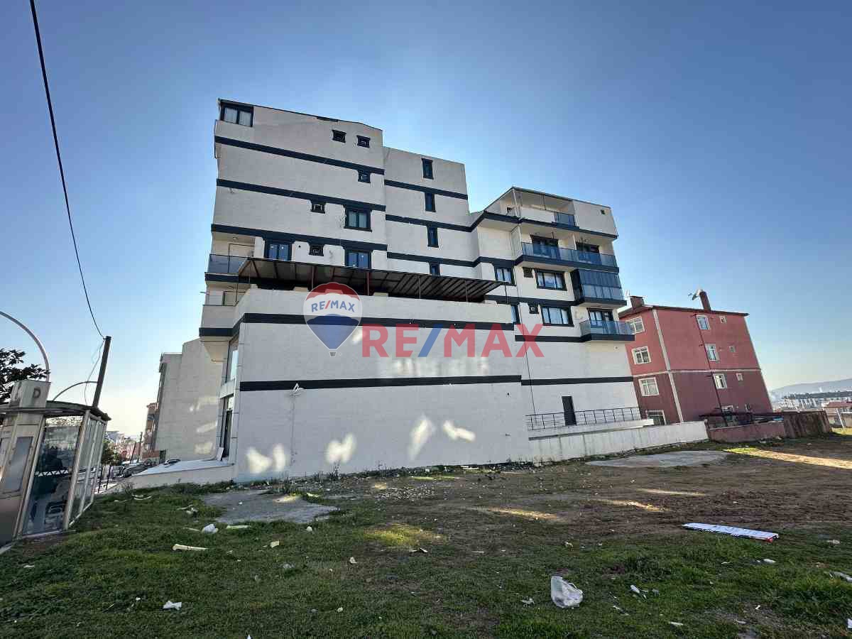 KOCAELİ ÇAYIROVA ÖZGÜRLÜK MAH. 111 M² 2+1 SATILIK LÜX DAİRE