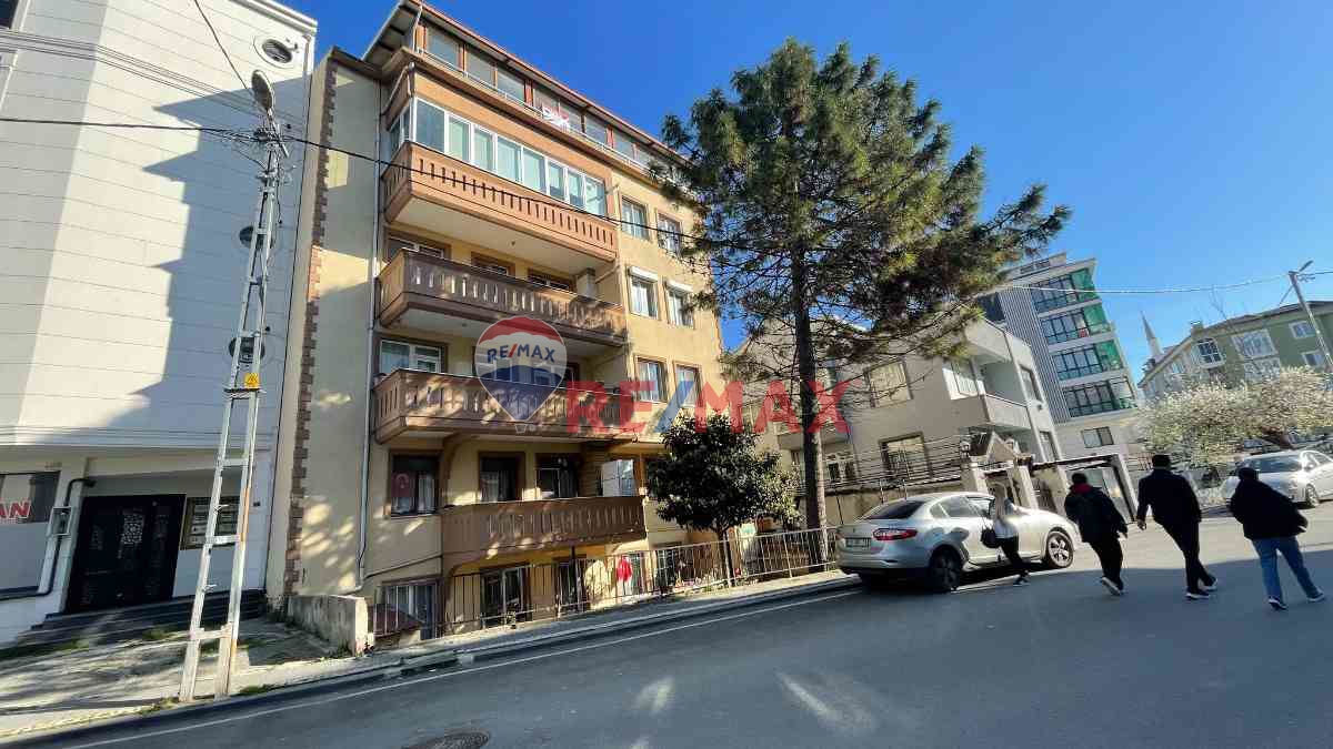 SİLİVRİ ADLIYENIN ARKASI MÜSTAKİL APARTMAN DA TERAS KAT 2+1 KIRALIK DAİRE