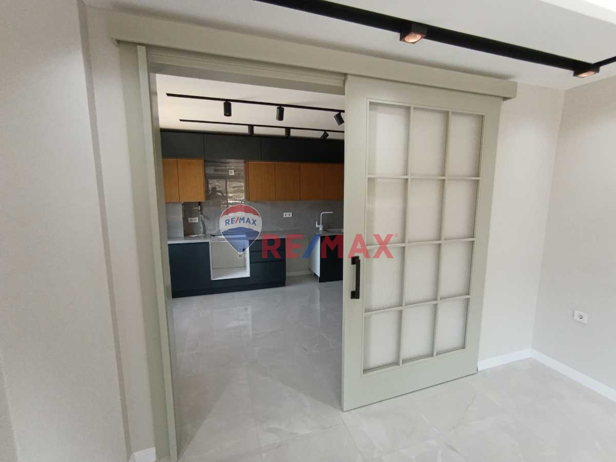 GAZİEMİR BEYAZEVLER MAH.LÜKS-KALİTELİ VİLLA