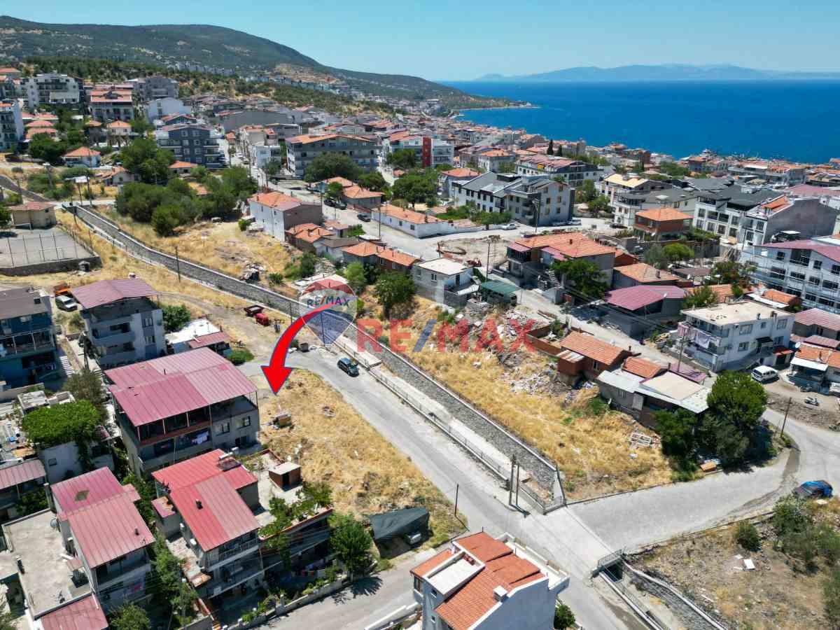 DİKİLİ İSMETPAŞA DA SATILIK KONUT İMARLI ARSA