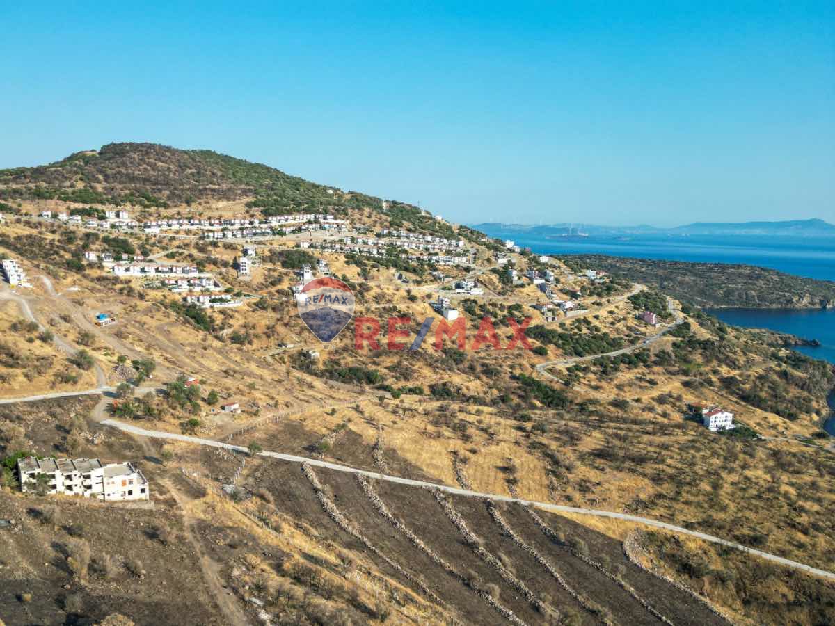 ÇANDARLI BİMEYKODA DENİZE 600 METRE MESAFEDE, MANZARALI ARSA