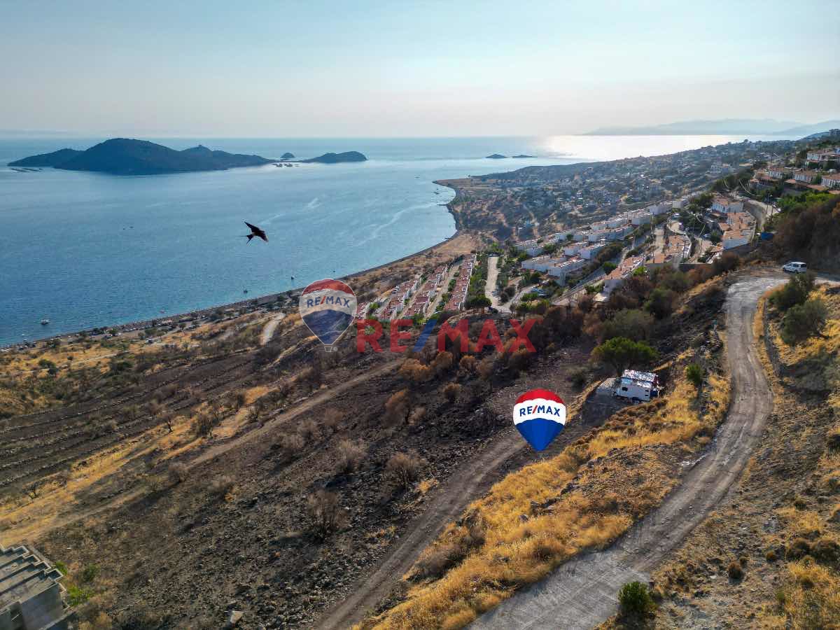 ÇANDARLI BİMEYKODA DENİZE 600 METRE MESAFEDE, MANZARALI ARSA
