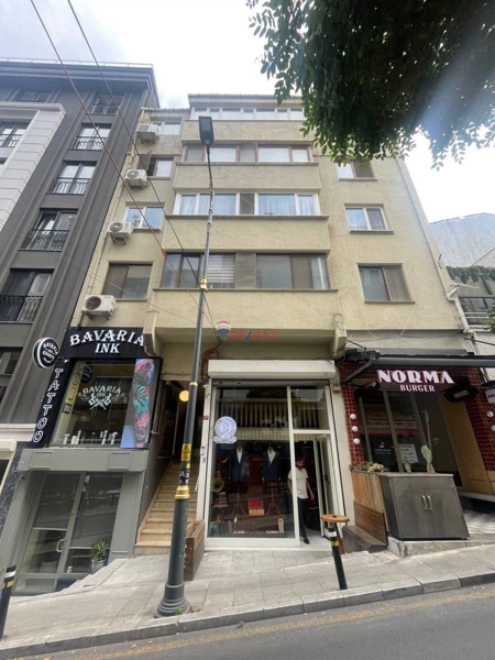 TEŞVİKİYE’DE MUHTEŞEM KONUMDA DEVREN KİRALIK  DÜKKAN