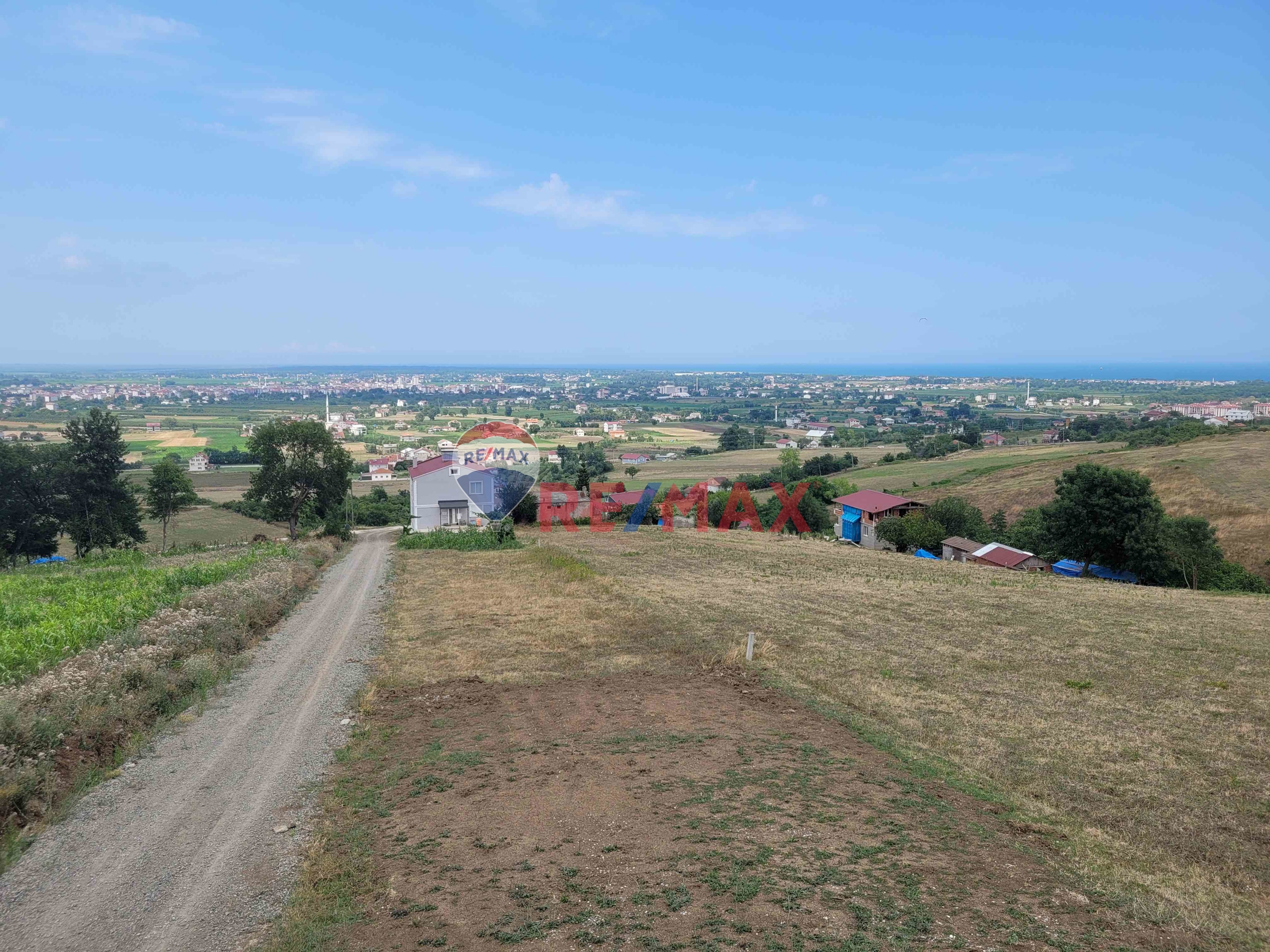 REMAX SEVCAN GÜRLEVİKTEN 19MAYIS YEŞİLOVA DA SATILIK FIRSAT ARSA