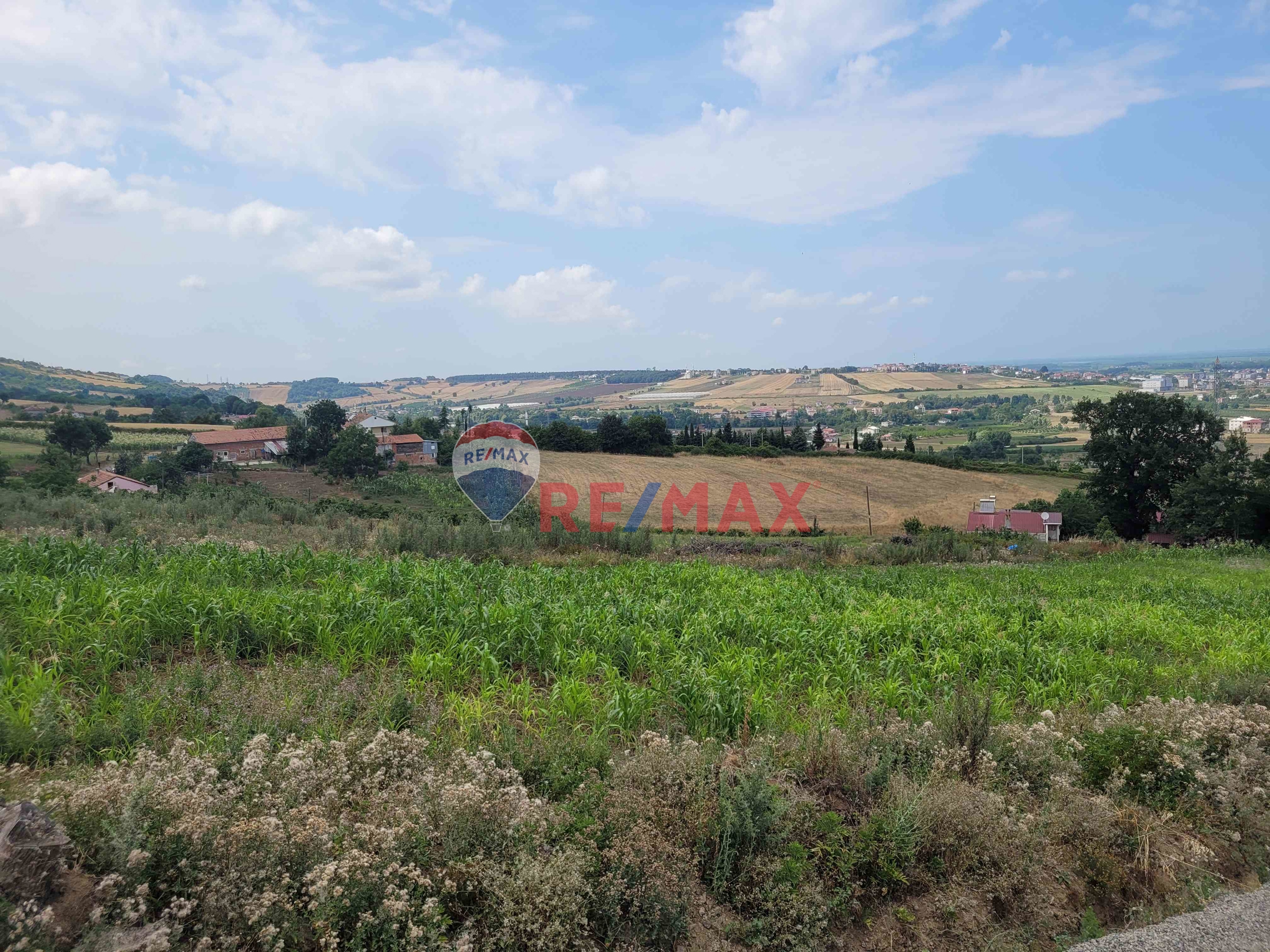 REMAX SEVCAN GÜRLEVİKTEN 19MAYIS YEŞİLOVA DA SATILIK FIRSAT ARSA