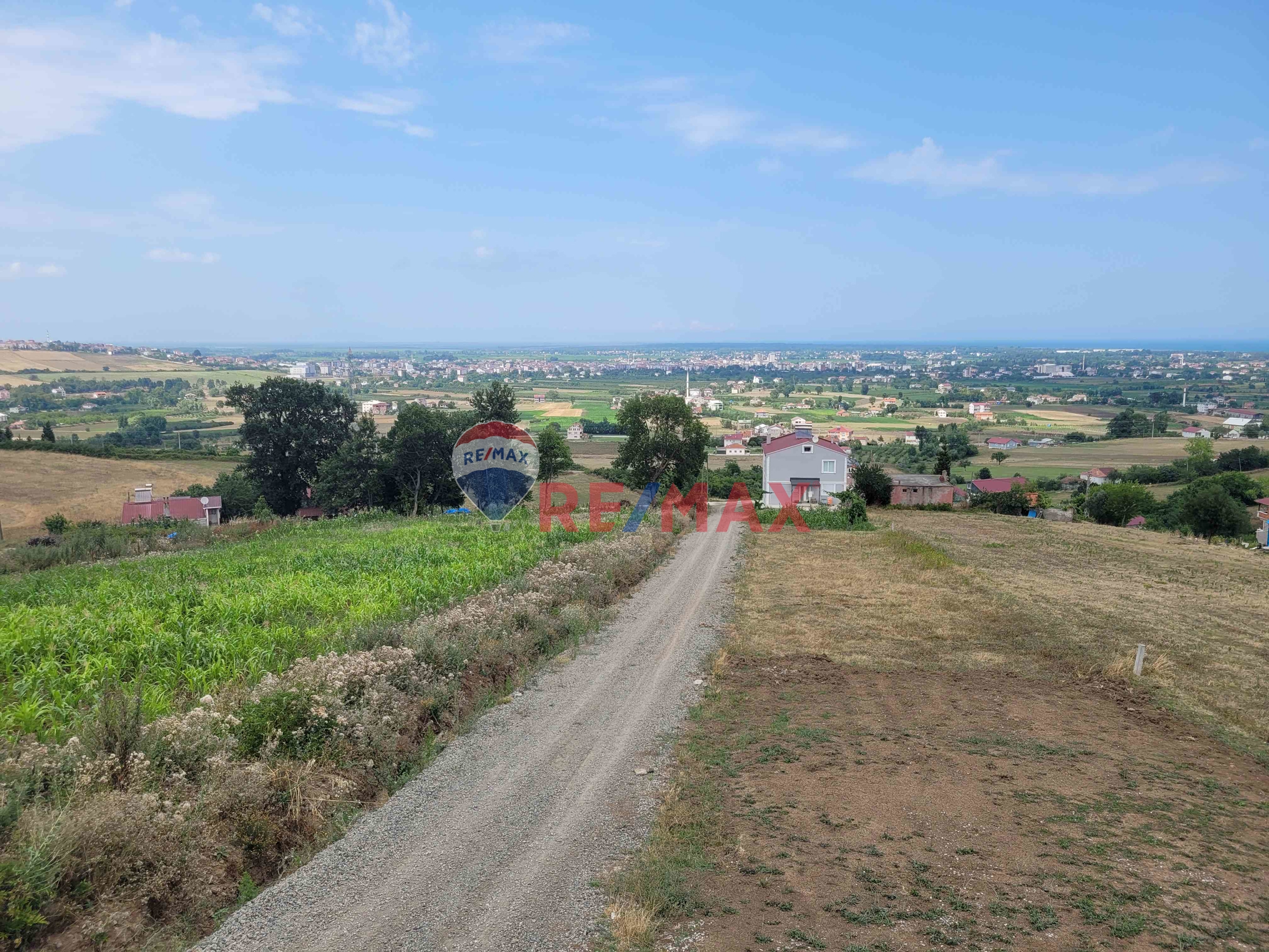 REMAX SEVCAN GÜRLEVİKTEN 19MAYIS YEŞİLOVA DA SATILIK FIRSAT ARSA