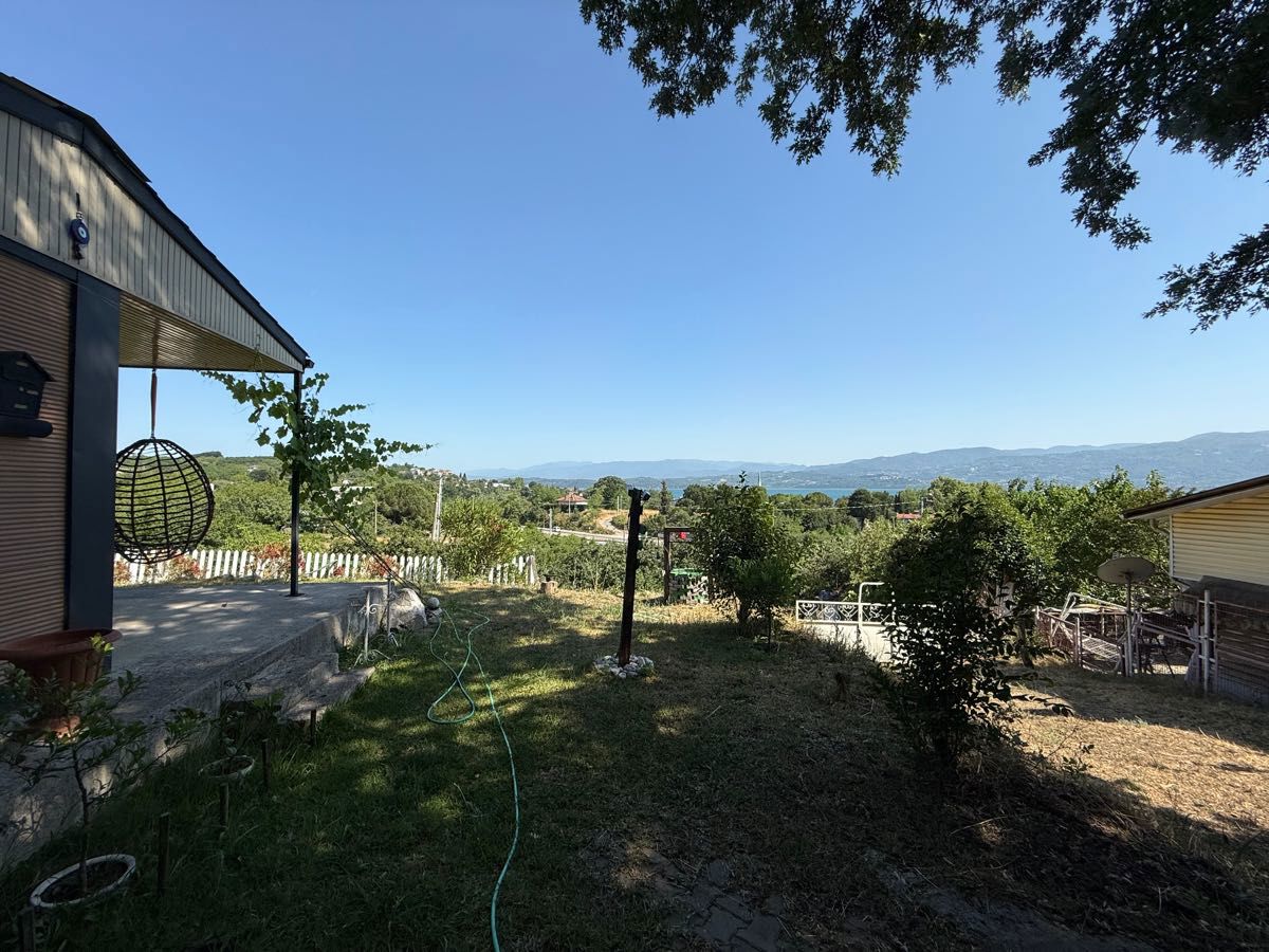 EŞME'DE SAPANCA GÖL MANZARALI İMARLI ARSA