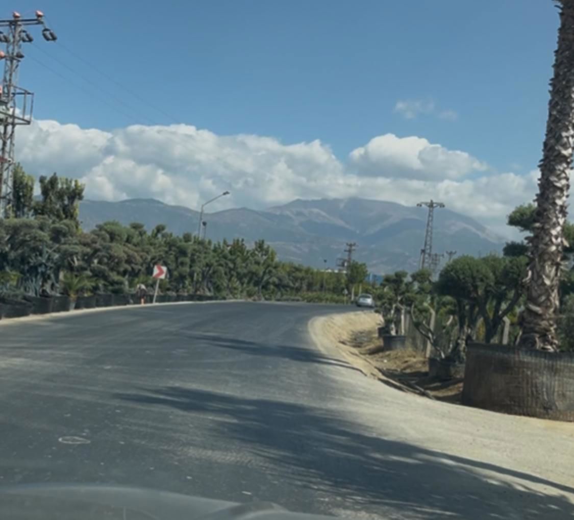 ÖDEMIŞ KARAKOVA BÖLGESINDE VERIMLI TARLA