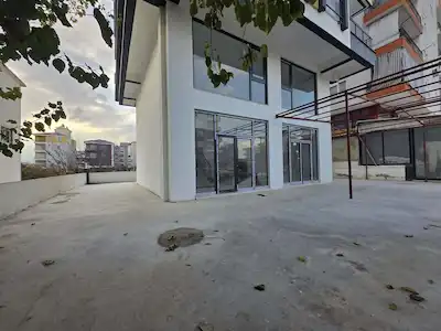 DÖŞEMEALTI ATATÜRK CADDESI'NDE KİRALIK DÜKKAN