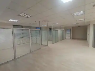 KADIKÖY E-5 ÜSTÜ METRO ÖNÜNDE GOLDEN PLAZA'DA 320 M2 OFİS
