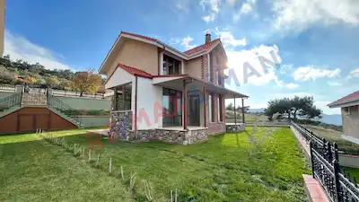 BURHANIYE DUTLUCA'DA PANORAMIK MANZARALI SATILIK VILLA