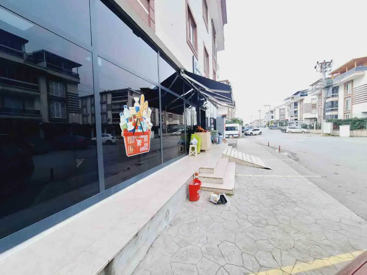 ATAEVLER'DE KÖŞE KONUMDA YÜKSEK CİROLU DEVREN KİRALIK MARKET