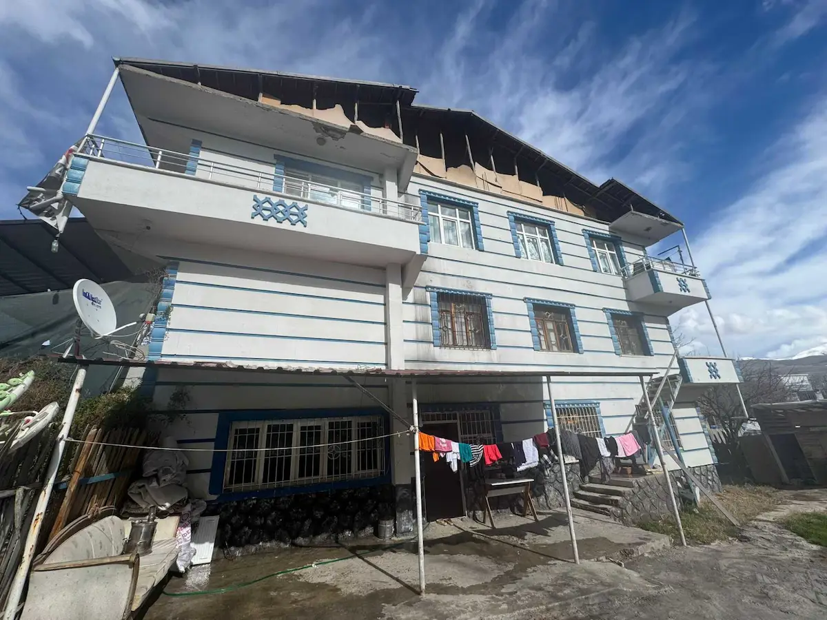 YEŞİLTEPE'DE YENİ ADLİYE YANI SATILIK 2 KATLI MÜSTAKİL BİNA