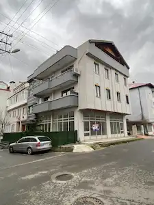 YATIRIMLIK !! ALTI DÜKKAN, ÜSTÜ DAIRE (MASRAFSIZ) KOMPLE BINA
