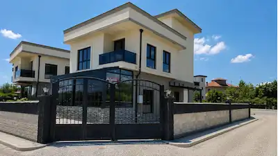 KARAPINAR'DA KİRALIK 4+1 MÜSTAKİL VİLLA