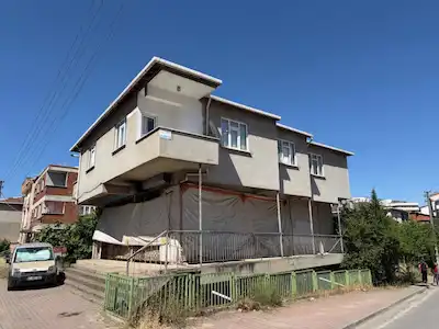 ÇAYIROVA YENİ MAH.287 M2 ARSA İÇİNDE SATILIK MÜSTAKİL EV.
