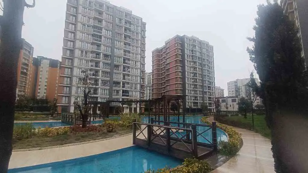 REMAX HEDEF GÖKHAN ASLANTAŞ'TAN ADNAN KAHVECİ MAH. 11 MAHALLE SİTESİNDE 3+1 SATILIK DAİRE