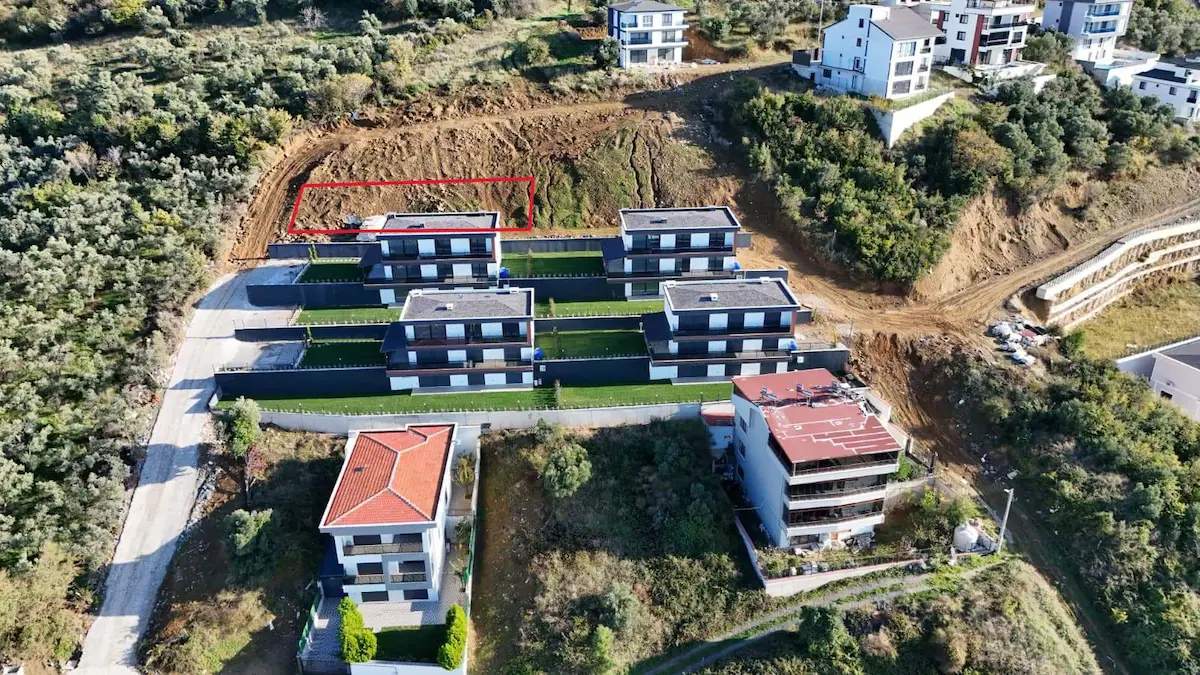 ESENKÖY'DE KAPANMAZ DENİZ MANZARALI İMARLI VİLLA ARSASI