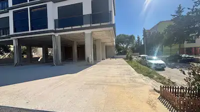 ALİAĞA KAZIM DİRİK’TE SIFIR, 3 CEPHELİ PRESTİJLİ TİCARİ BİNA | 200.000₺