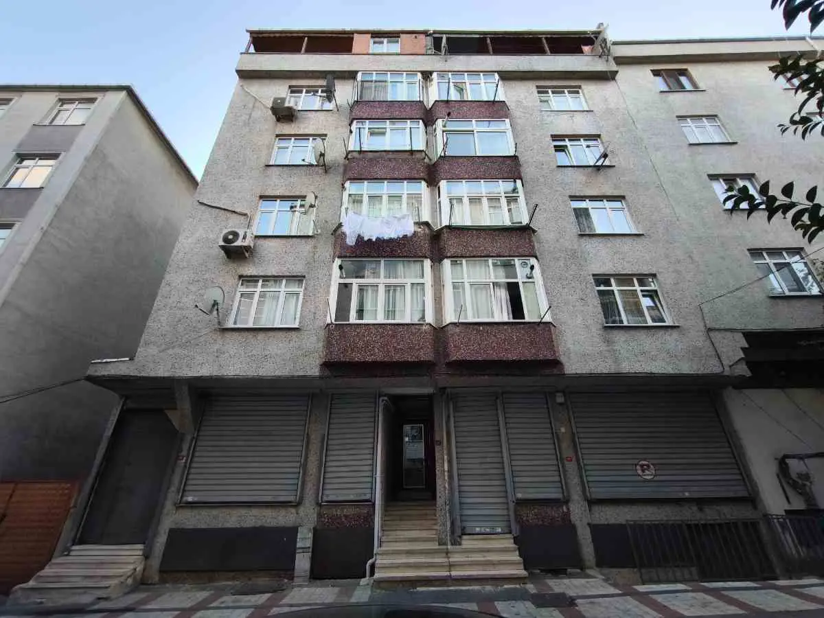 BAĞCILAR YENİGÜN MAH. ÖNÜ AÇIK 2+1 METROYA YAKIN