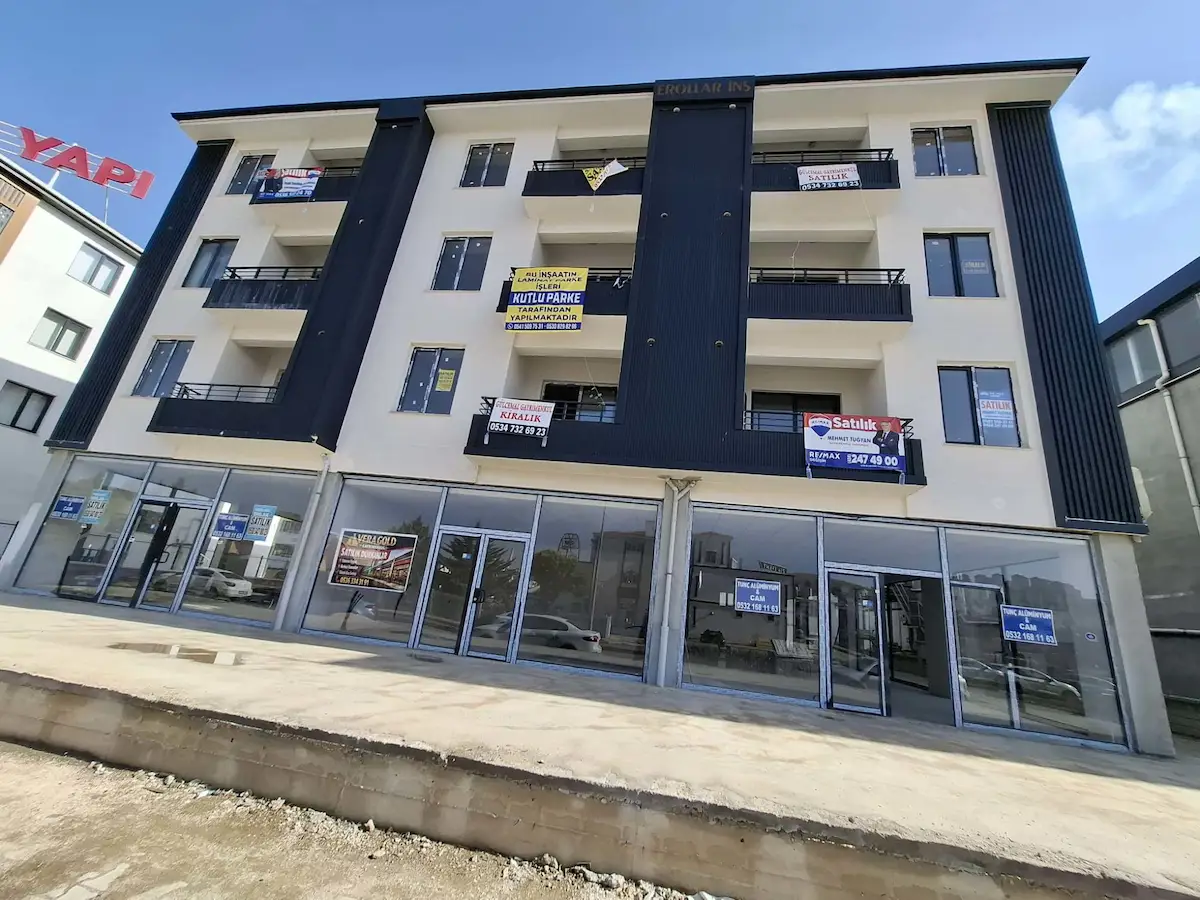 RE/MAX DEĞIŞIMDEN ATAŞEHİR KUVAI MILLIYECAD.(SUAT USTAYANI) LÜKS 1+1 DAİRE
