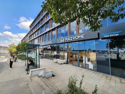 VARYAP PLAZA'DA E-5 CEPHELI KIRALIK 190M2 DÜKKAN