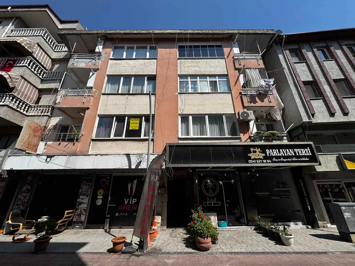 ÇARK CADDESİ ARKASINDA • MERKEZİ KONUMDA • SATILIK 3+1 DAİRE