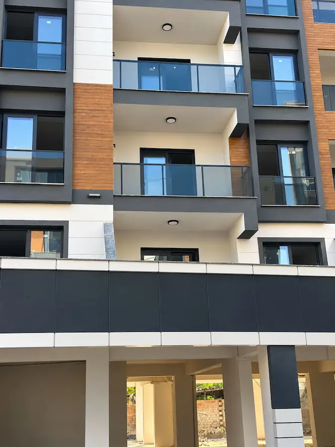 225 SEYREK MERKEZDE SIFIR BİNADA SATILIK 1+1 DAİRE