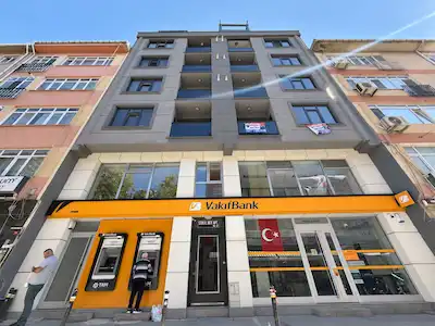 PENDIK ÇARŞI’DA İŞLEK CADDE ÜZERINDE KIRALIK SIFIR OFIS KATI