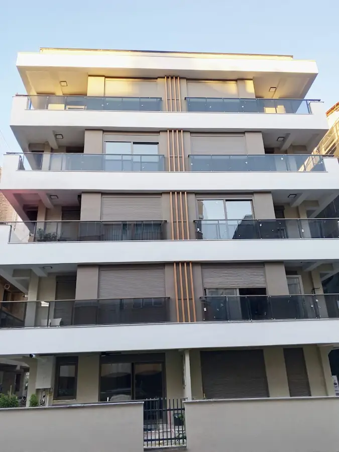IŞIKLAR VE DENİZE ADIM MESAFEDE SIFIR 3+1 SATILIK DAİRE
