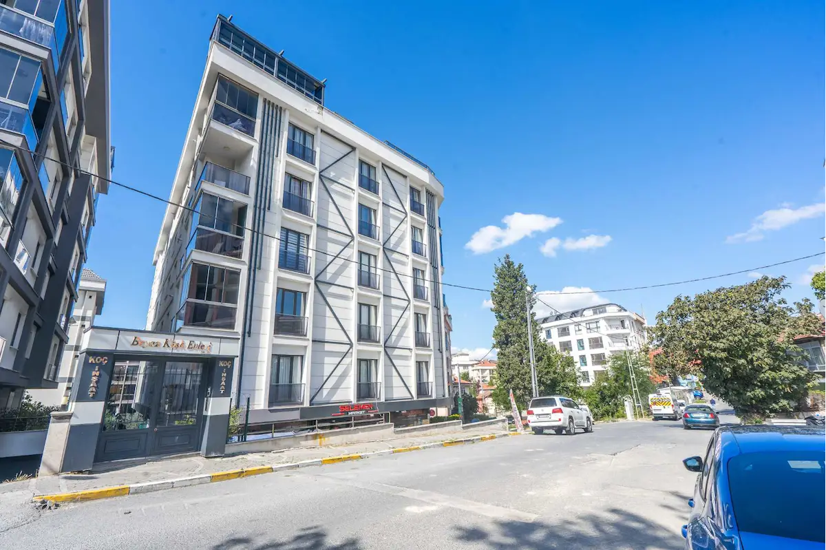 REMAX GELİŞİMDEN BEYAZ KÖŞK EVLERİNDE 2+1 SATILIK DAİRE