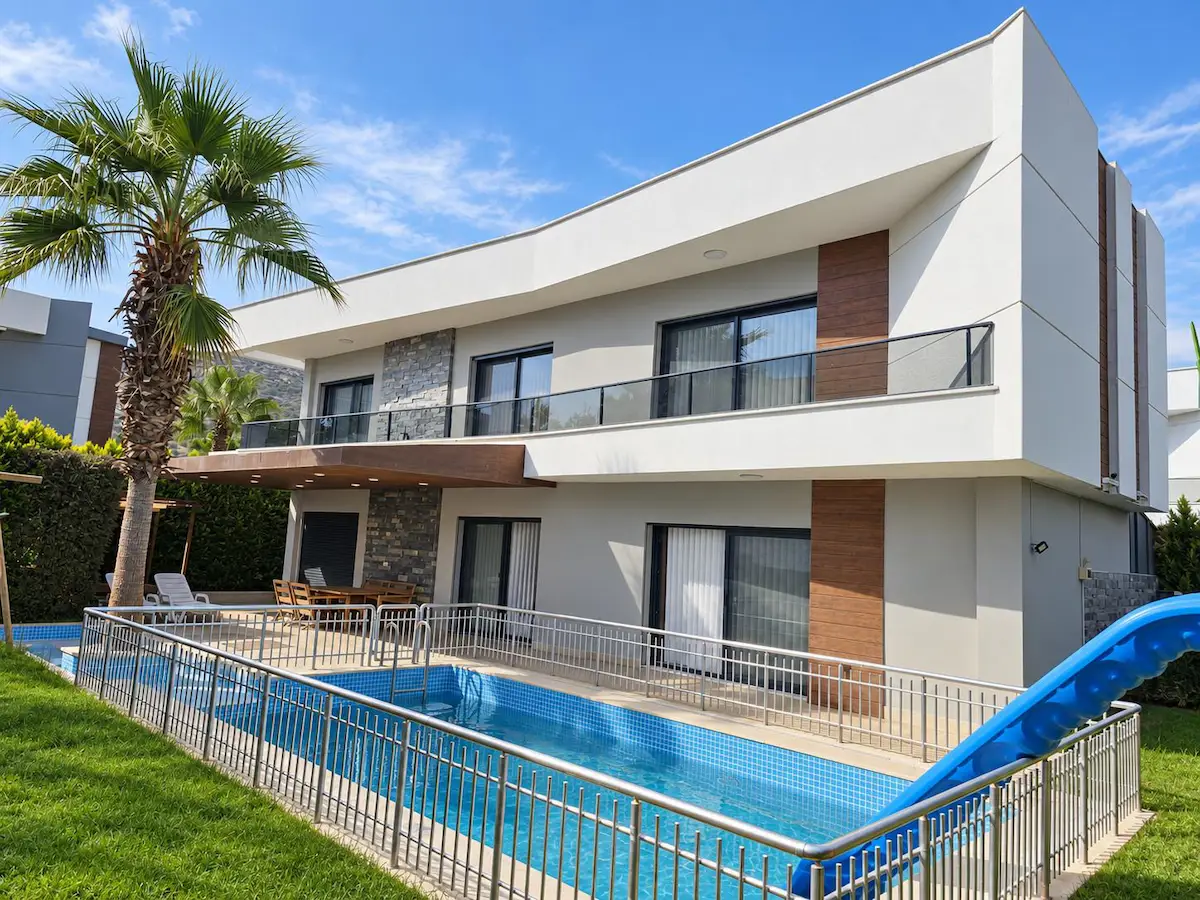 OASİS VİLLALARINDA 520M² ARSA İÇİNDE HAVUZLU 4+1 LÜKS MÜSTAKİL VİLLA