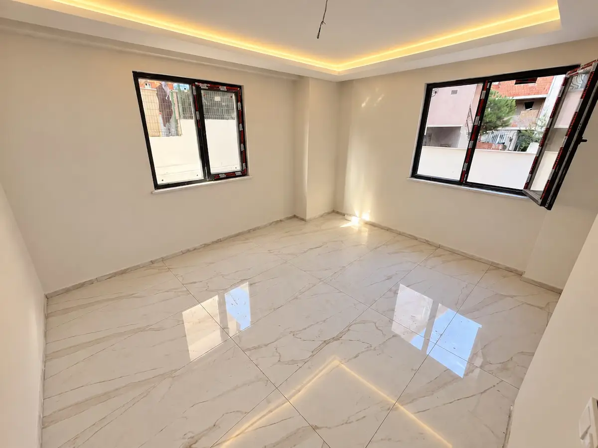 SULTAN ORHAN MAHALLESİ’NDE MİLLET BAHÇESİ YAKININDA 2+1 FERAH BAHÇE KATI