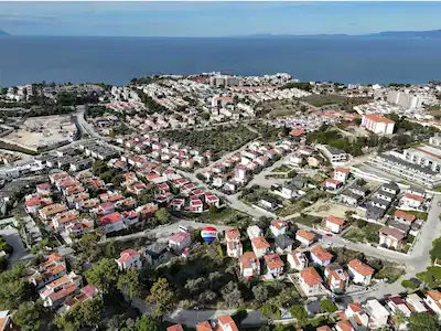 ŞEHIR MERKEZINE YAKIN 287 M² VILLA IMARLI ARSA
