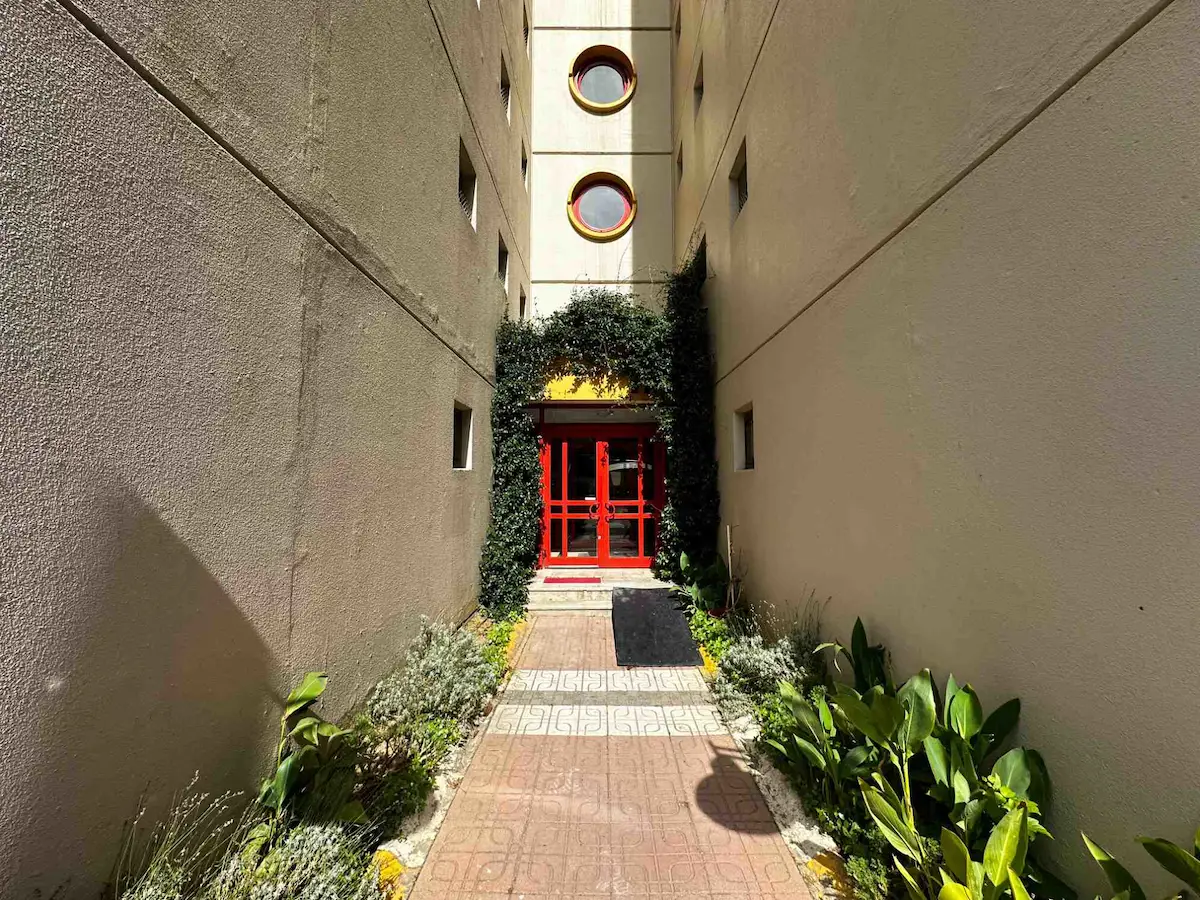 ATAŞEHIR ATATÜRK MAH. MANOLYA 2 SITESI’NDE 3+1 EBEVEYN BANYOLU, ÇIFT BALKONLU 3